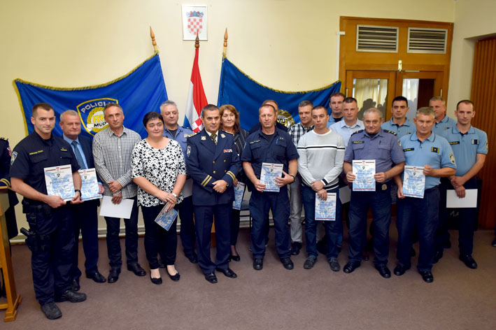 Slika /Dan policije 2019/pohvaljeni.JPG